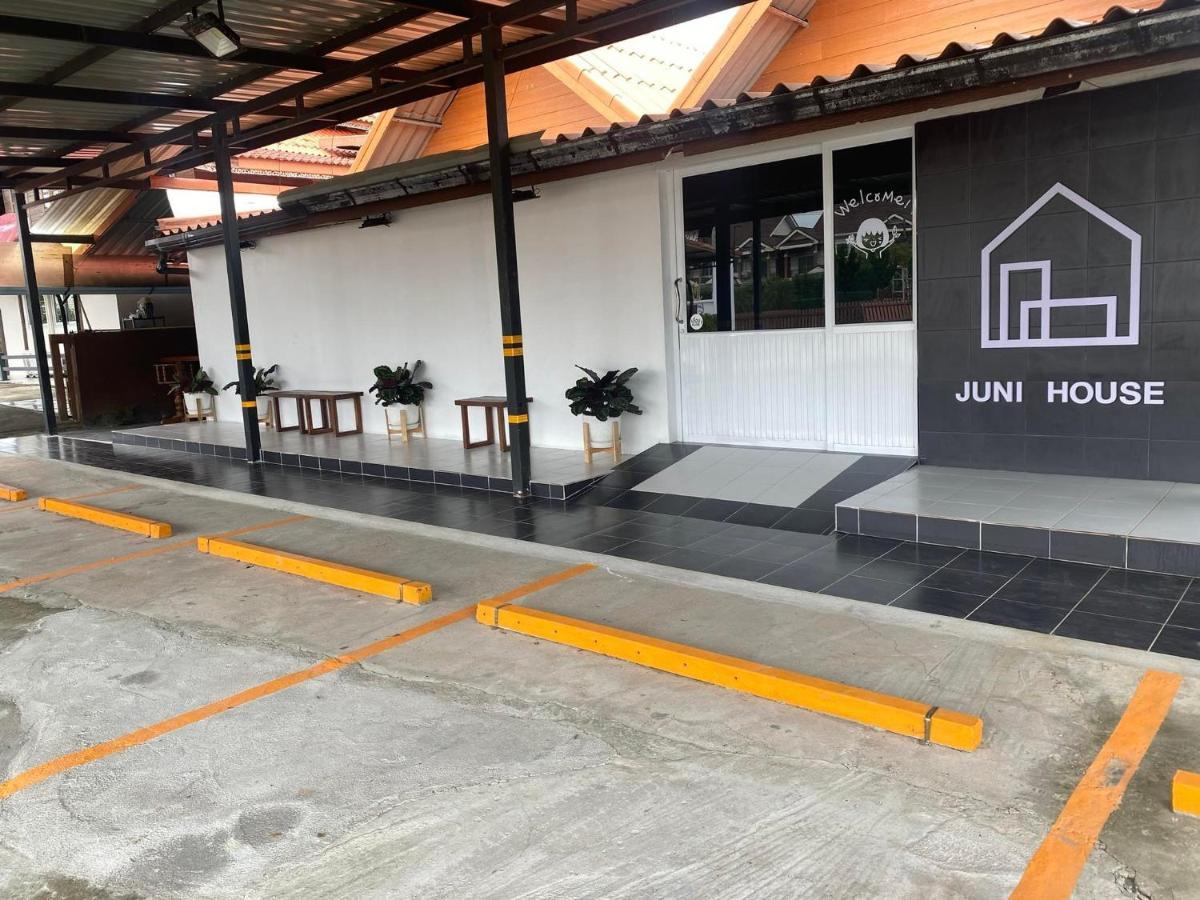 Juni House Chumphon Bed & Breakfast Exterior photo